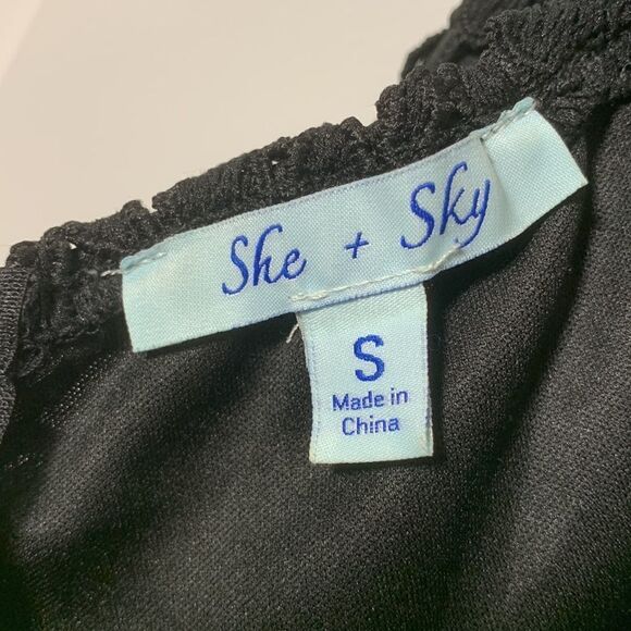 She + Sky Size Small lace open back romper - Picture 6 of 10